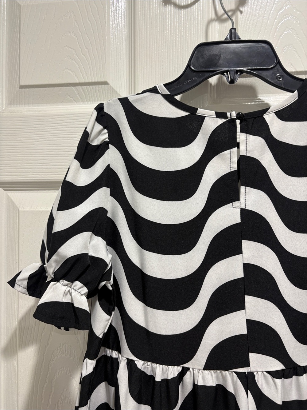 SHEIN Black & White Wave Tiered Maxi Dress - Picture 4 of 4